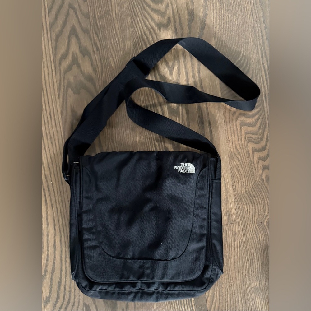 The North Face vintage Y2K Men's Black Messenger Bag